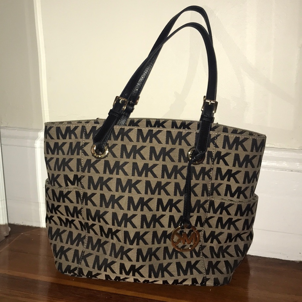 Michael Kors Purse Like New